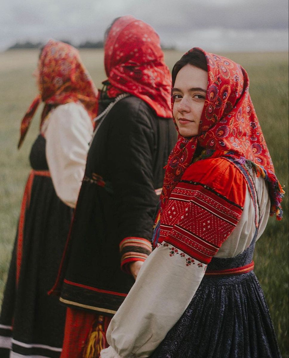Women in Slavic costumes in Rawalpindi