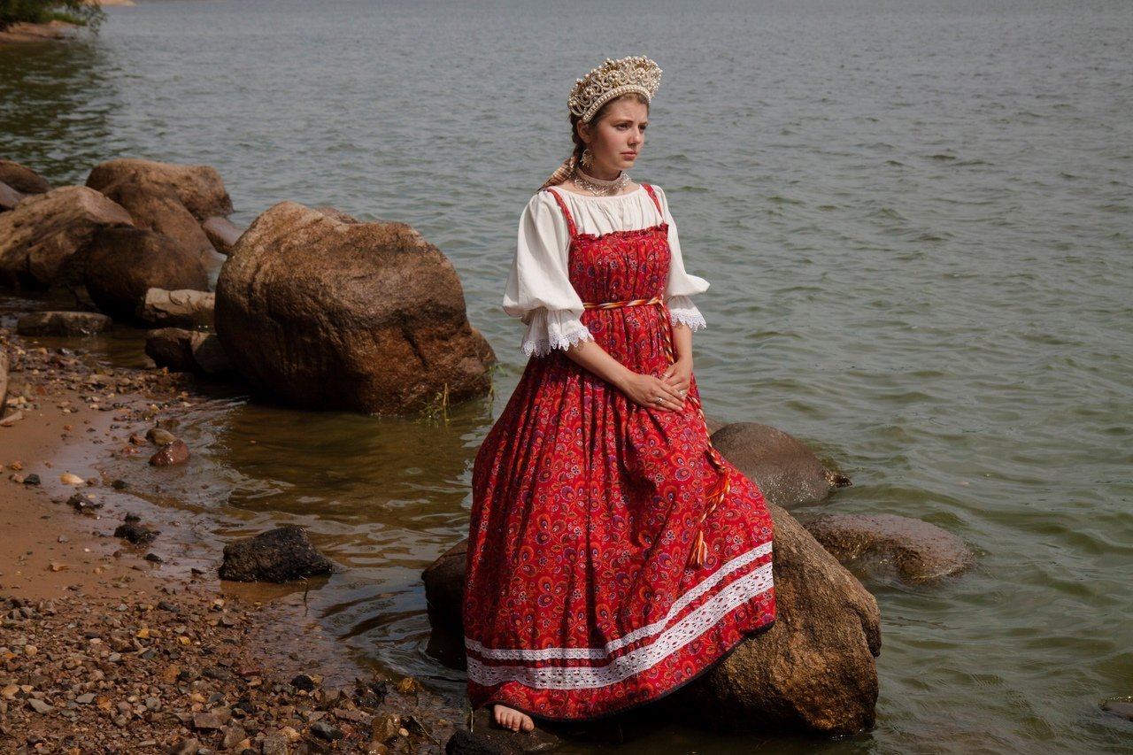 Women in Slavic costumes in Rawalpindi