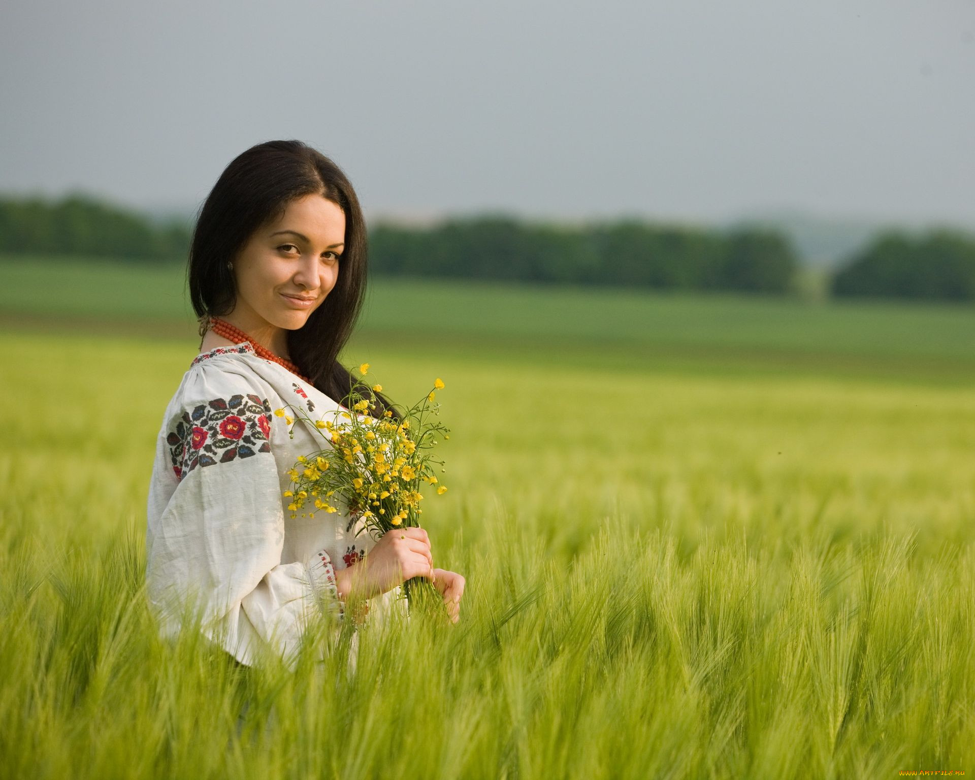 Women in Slavic costumes in Rawalpindi