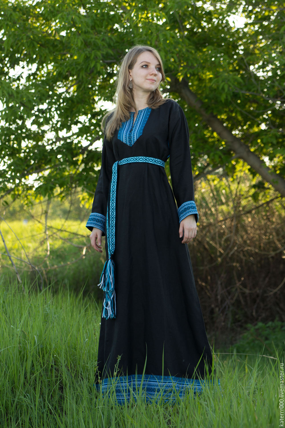 Women in Slavic costumes in Rawalpindi