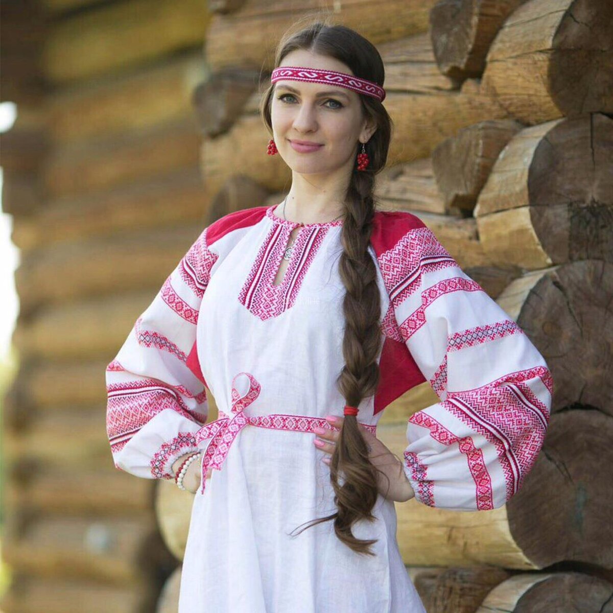 Girls in Slavic costumes in Rawalpindi