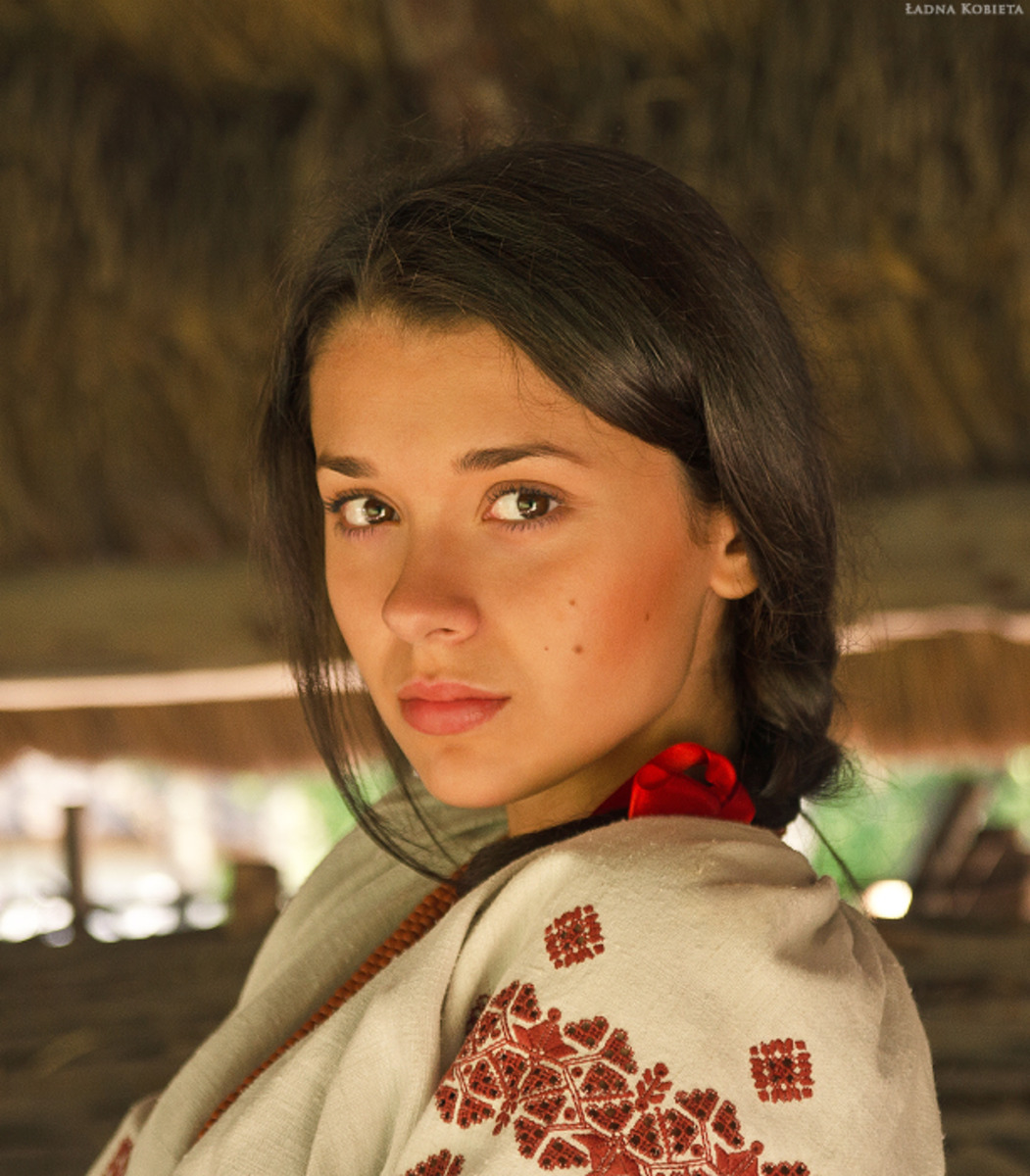 Girls in Slavic costumes in Rawalpindi