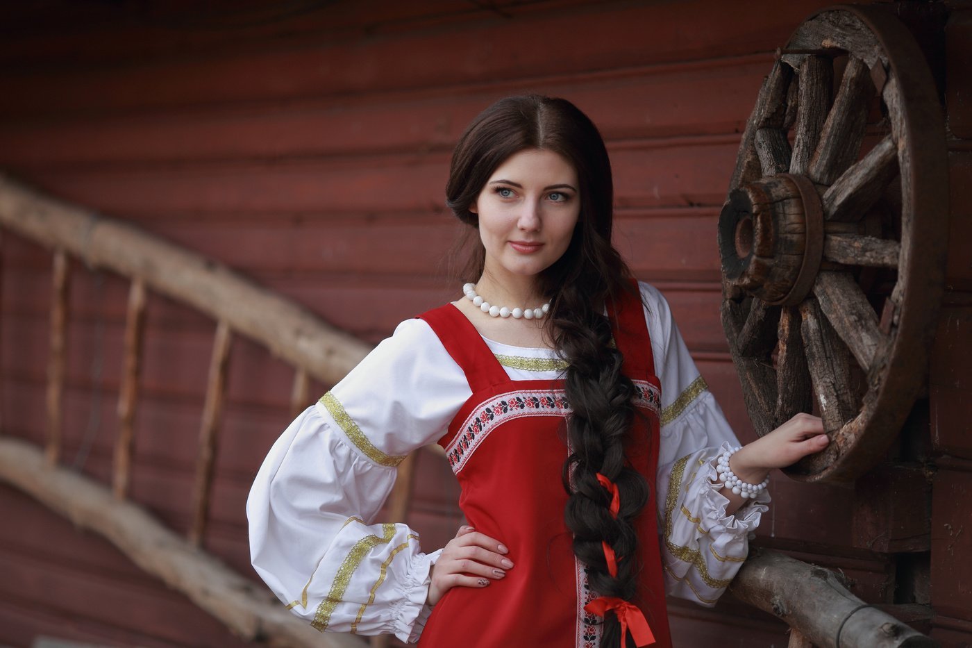 Girls in Slavic costumes in Rawalpindi