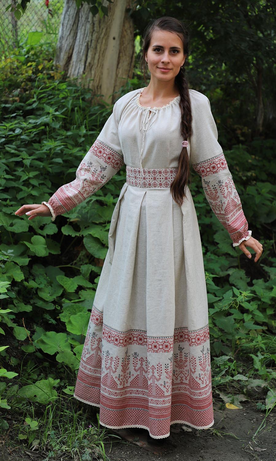 Girls in Slavic costumes in Rawalpindi