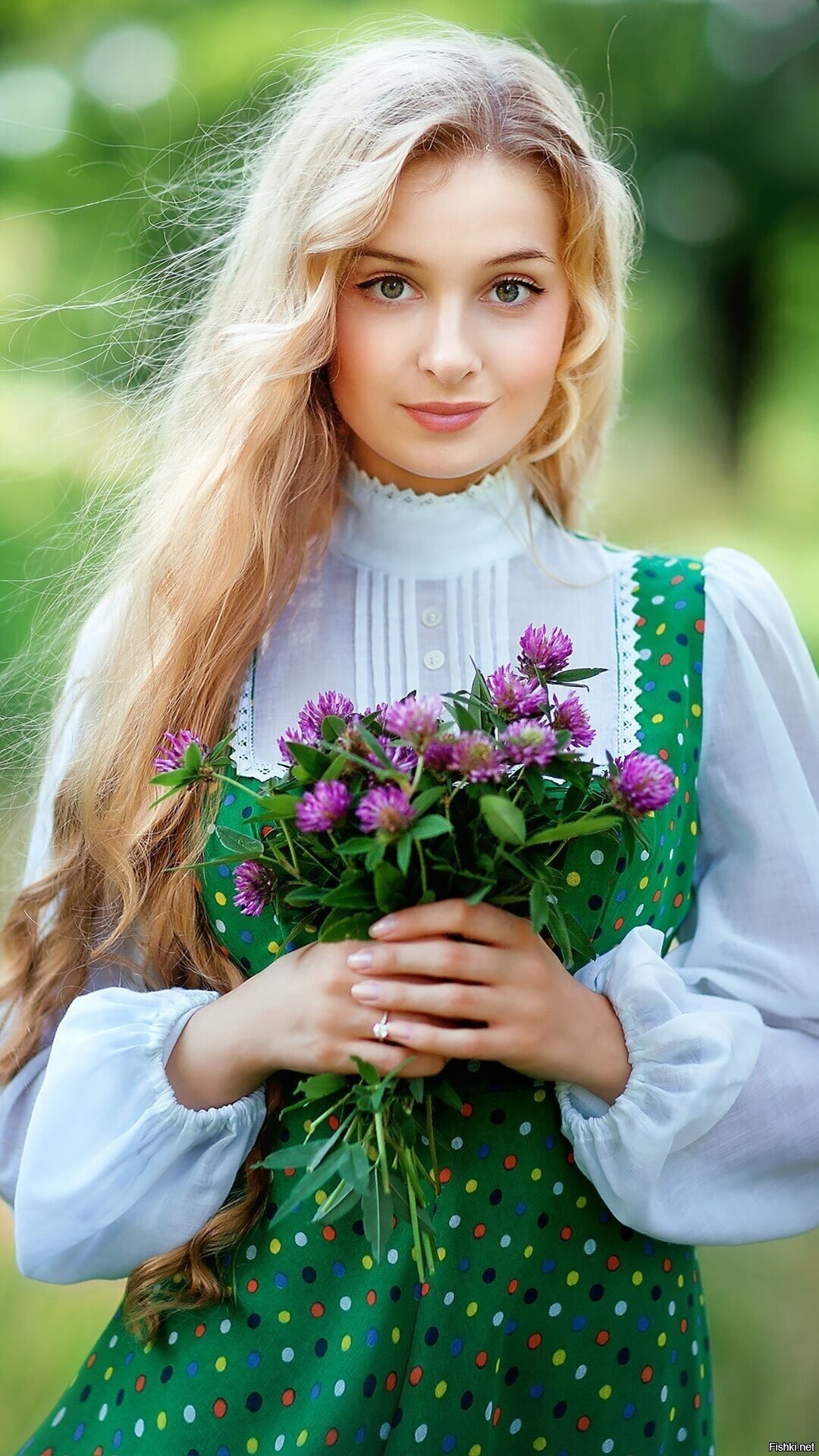 Girls in Slavic costumes in Rawalpindi