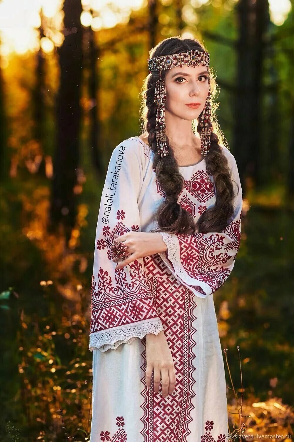 Girls in Slavic costumes in Rawalpindi